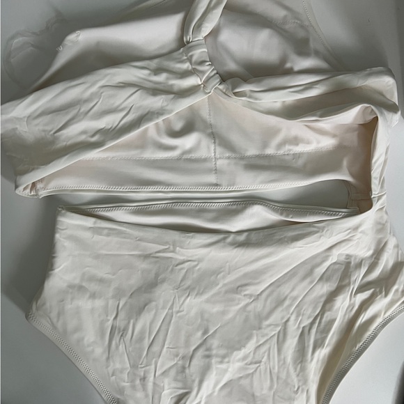 One-Shoulder White Swimsuit - Picture 3 of 4